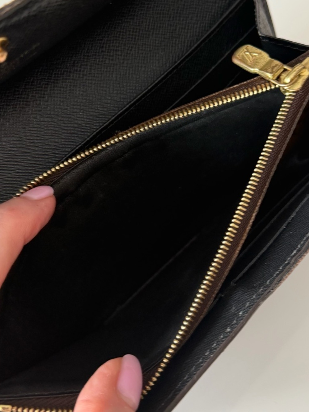 Louis Vuitton Sarah Wallet Reverse Monogram Giant Canvas Black Interior - Picture 10 of 11